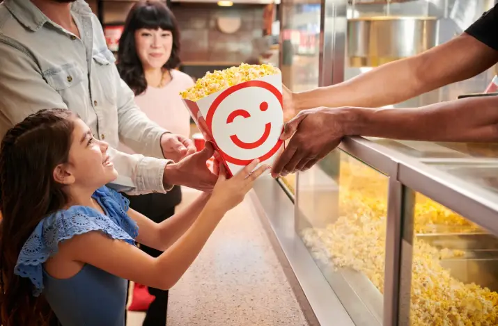 CONCESSIONS_1_031422_028-1 Family getting popcorn at Cinemark Colony Square Mall